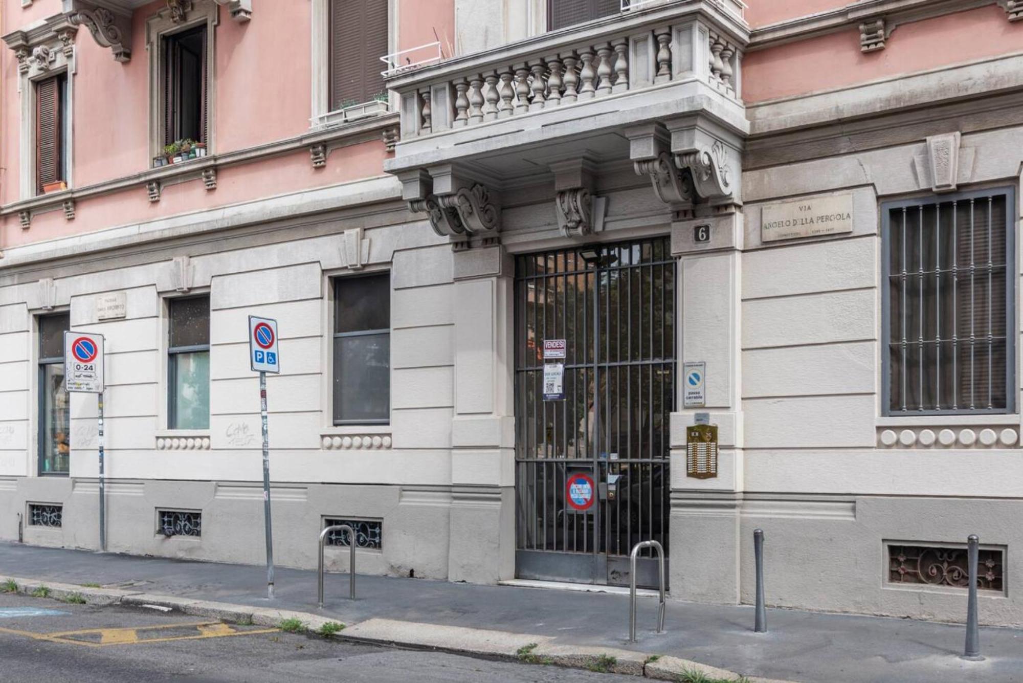 Appartamento In piazza a Isola Milano Esterno foto